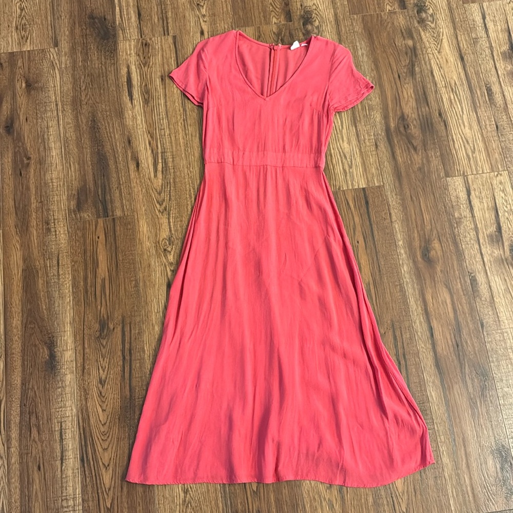 Women’s size 0 salmon pink short sleeved midi dress, zipper in back LIKE NEW